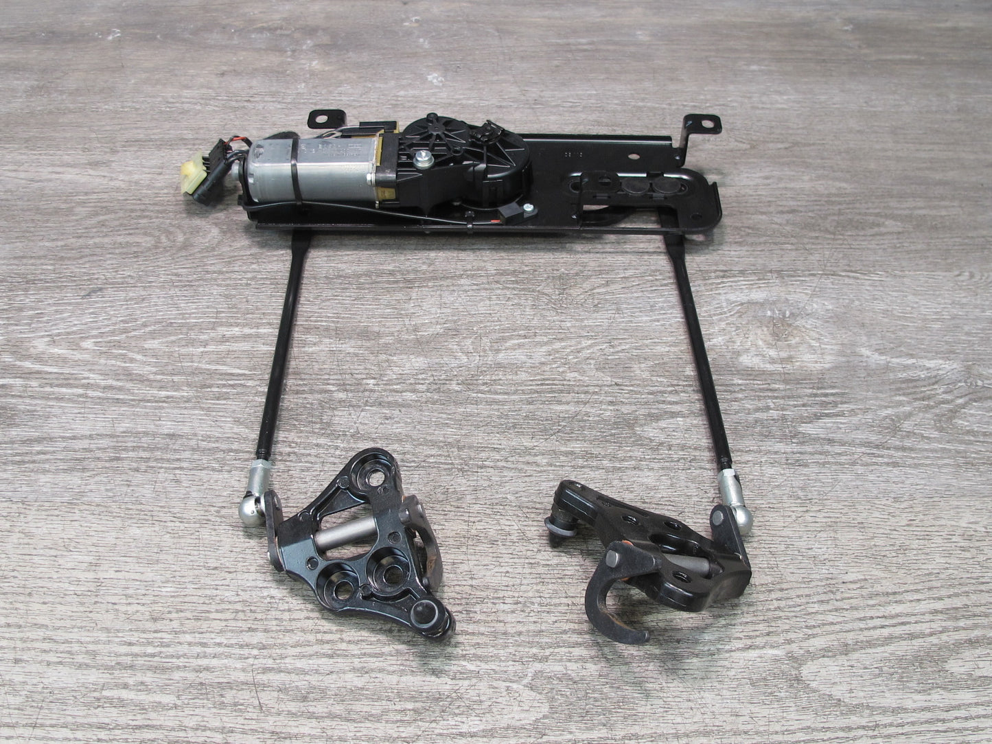 2012-2018 BMW F12 M6 Convertible Roof TOP Front Motor Latch Lock Assembly