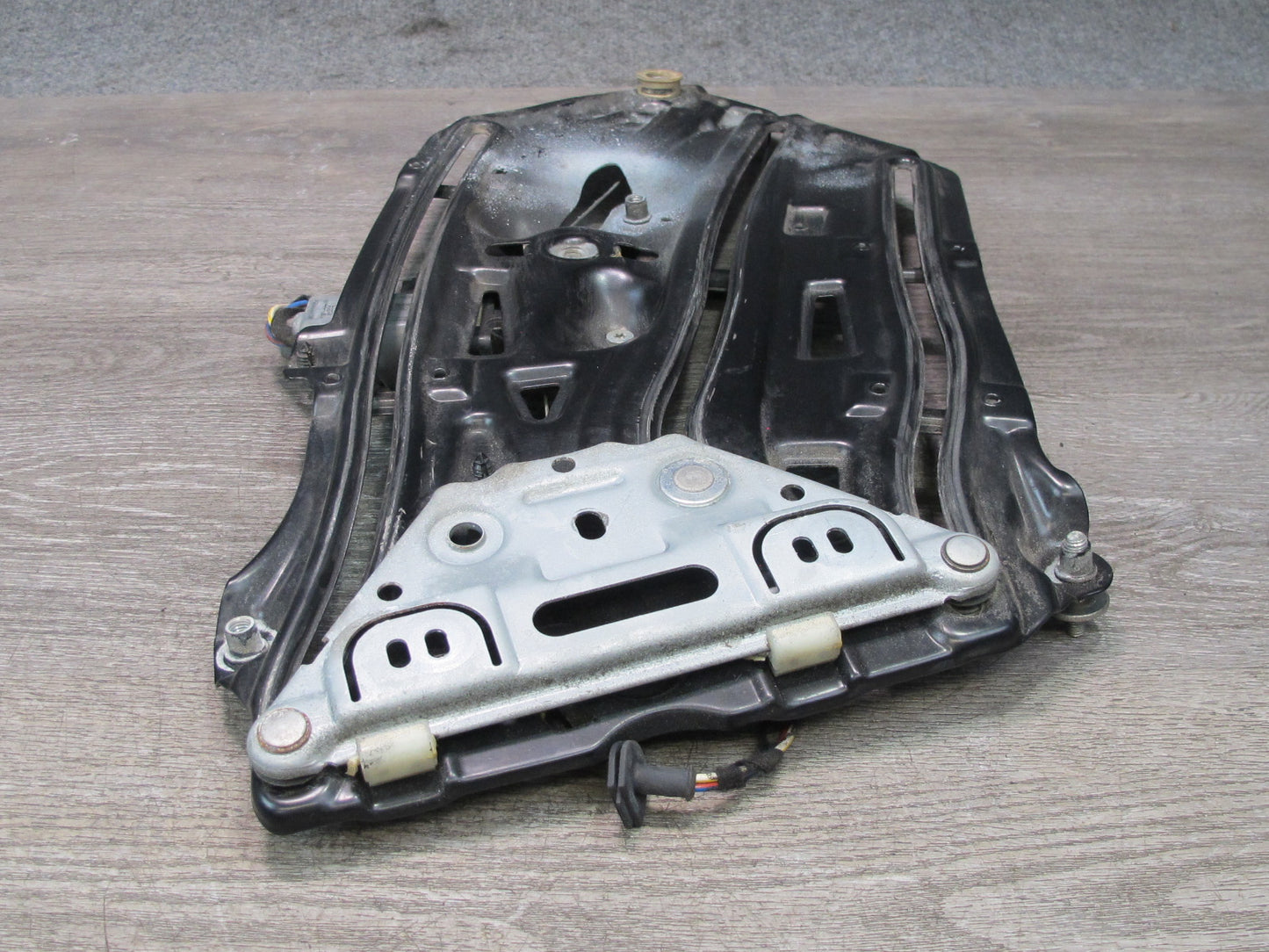 01-06 BMW E46 330ci Convertible Rear Right Quarter Window Regulator w Motor OEM