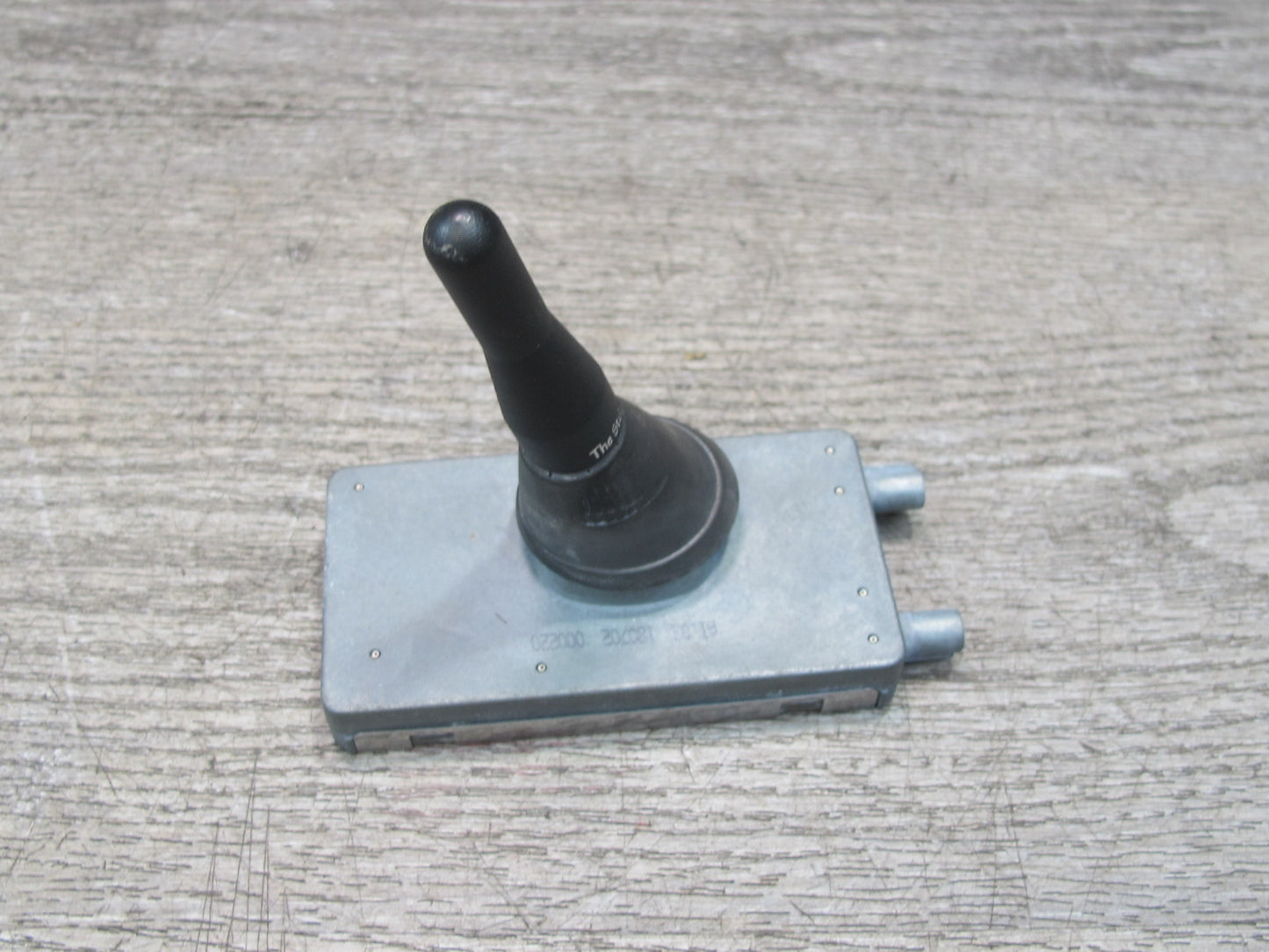 01-06 BMW E46 330ci Convertible Rear Exterior Radio Antenna w Module 6909606 OEM