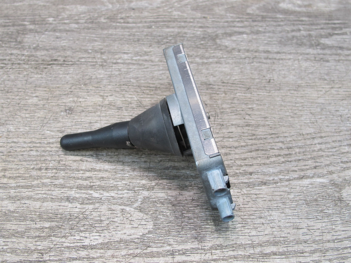 01-06 BMW E46 330ci Convertible Rear Exterior Radio Antenna w Module 6909606 OEM