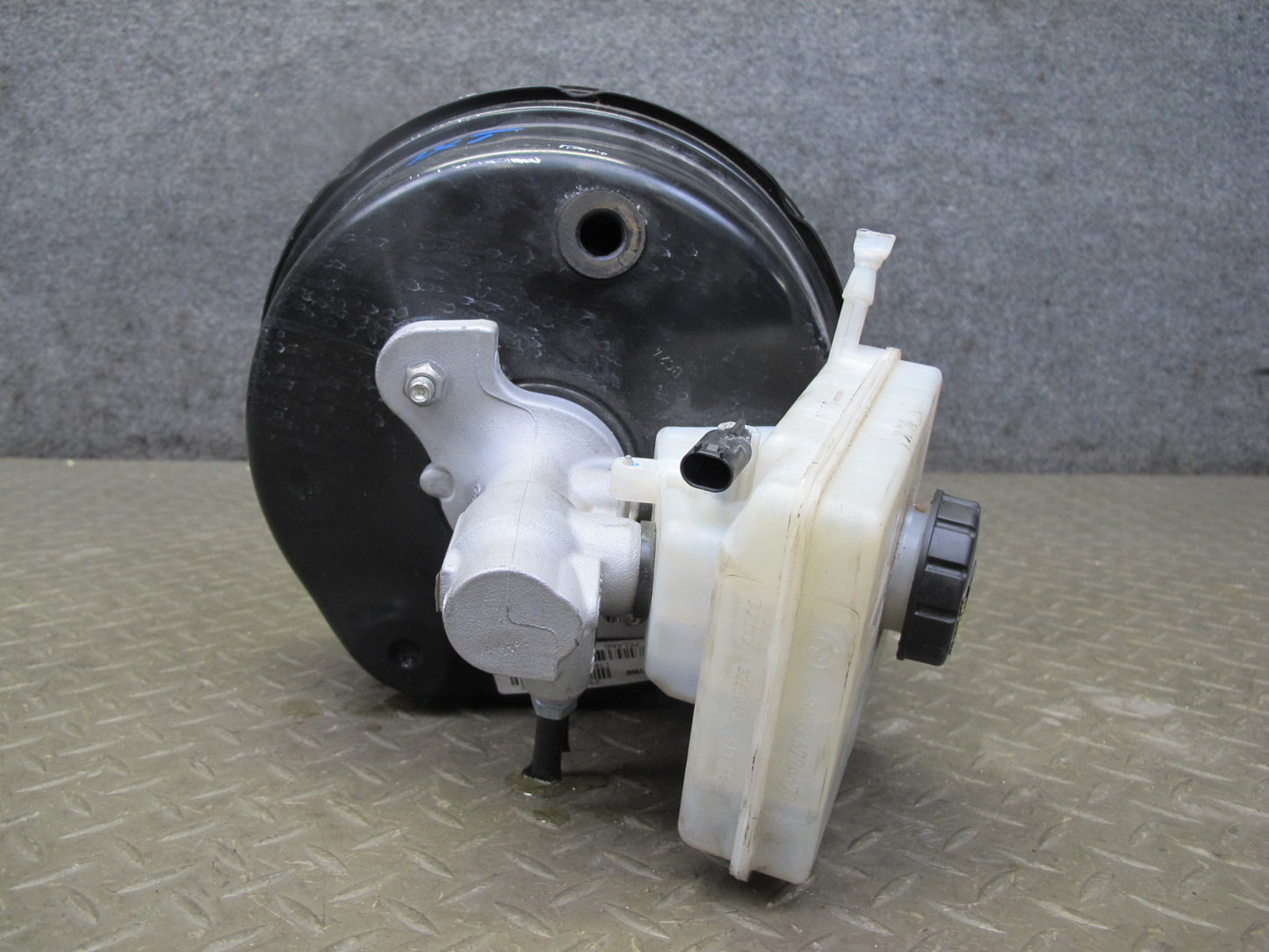 11-17 BMW F25 X3 Brake Master Cylinder Booster Fluid Reservoir Tank OEM