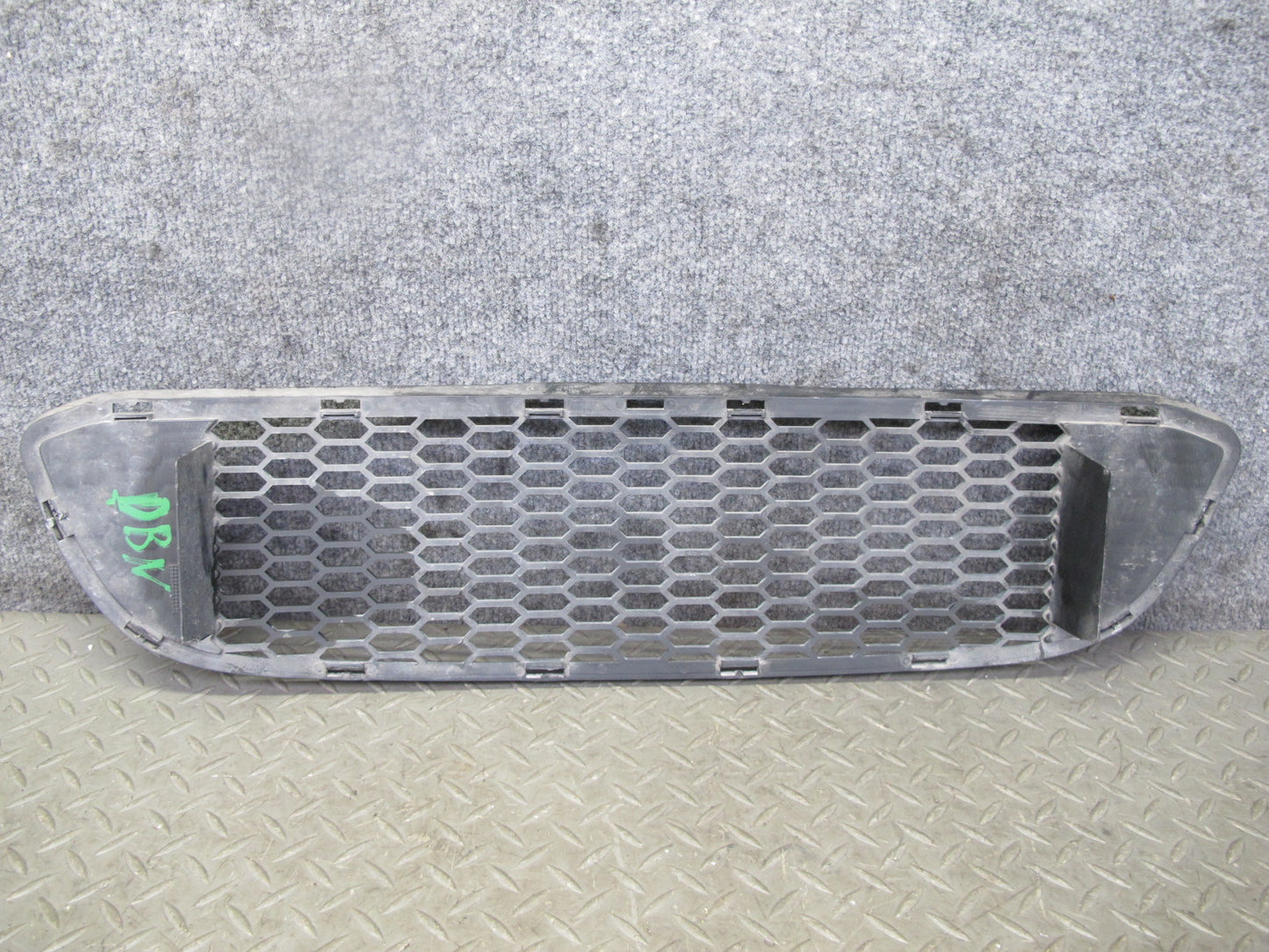 08-13 BMW E82 E88 135I Front Bumper M-sport Center Lower Air Vent Grille OEM