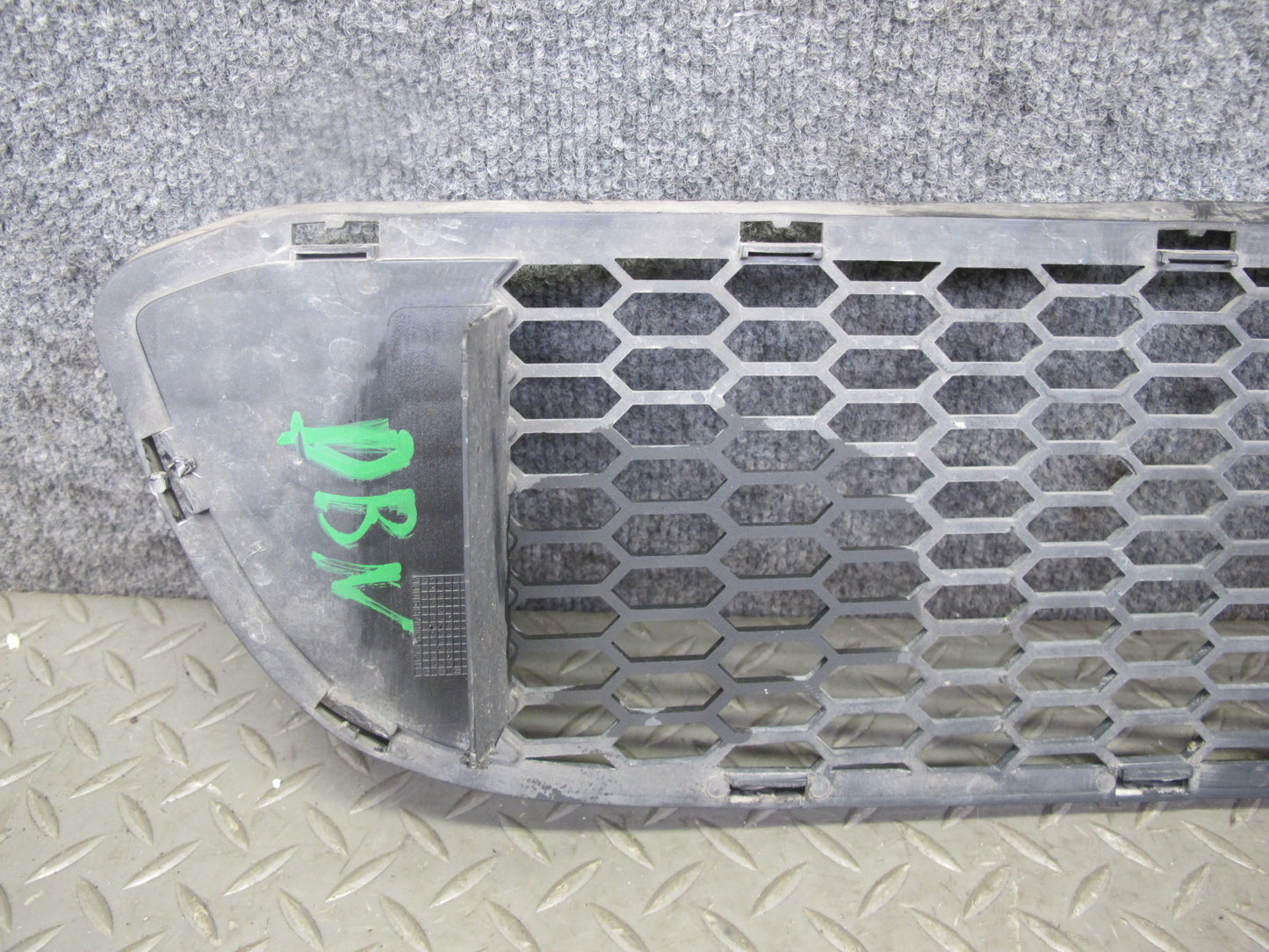 08-13 BMW E82 E88 135I Front Bumper M-sport Center Lower Air Vent Grille OEM