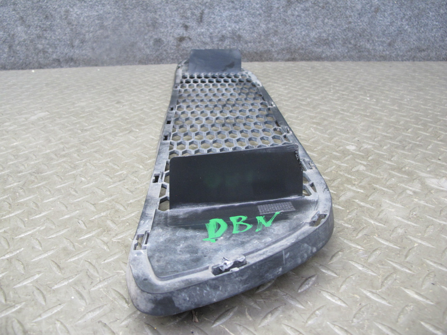 08-13 BMW E82 E88 135I Front Bumper M-sport Center Lower Air Vent Grille OEM