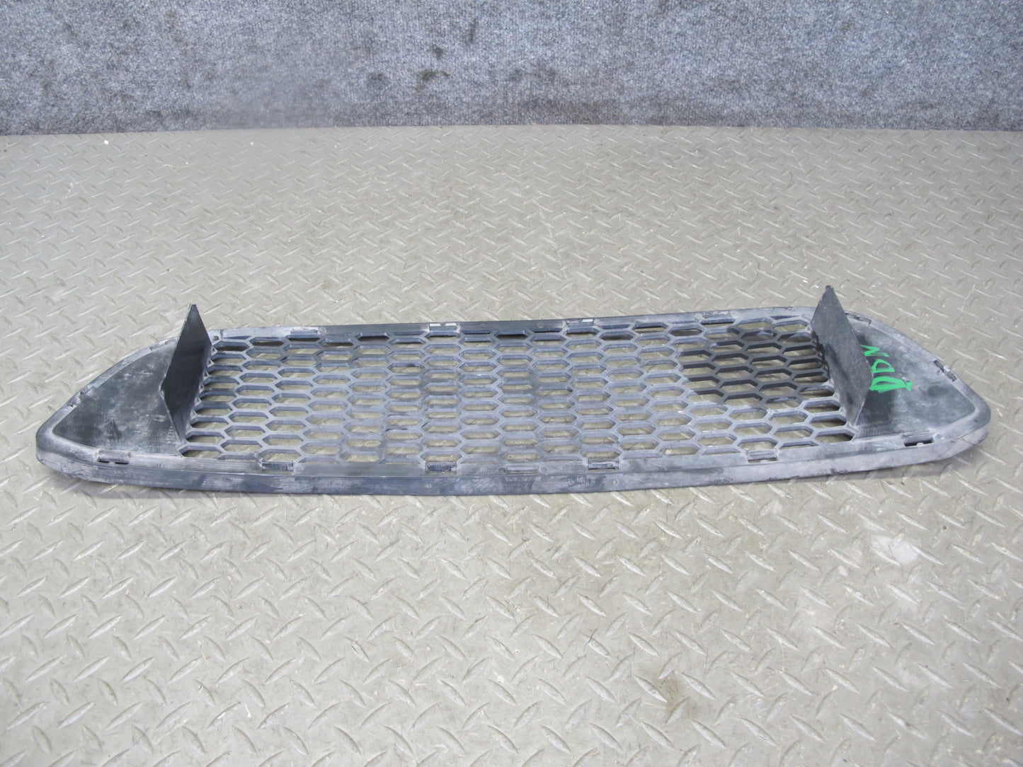 08-13 BMW E82 E88 135I Front Bumper M-sport Center Lower Air Vent Grille OEM