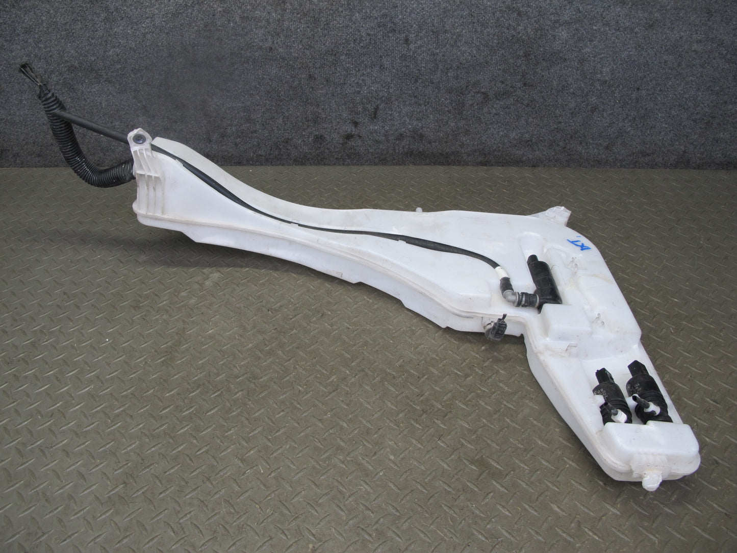 11-17 BMW F25 X3 Windshield Washer Fluid Reservoir Tank w Pump 7341926 OEM