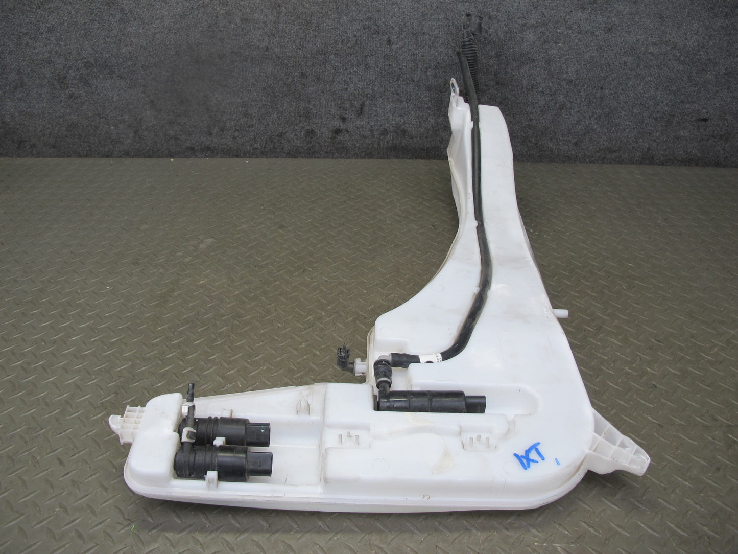 11-17 BMW F25 X3 Windshield Washer Fluid Reservoir Tank w Pump 7341926 OEM