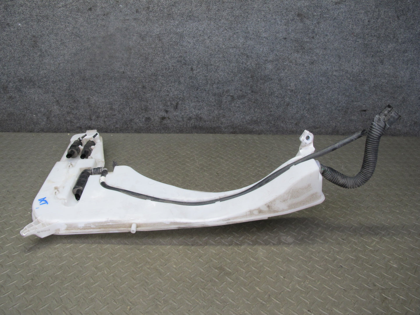11-17 BMW F25 X3 Windshield Washer Fluid Reservoir Tank w Pump 7341926 OEM