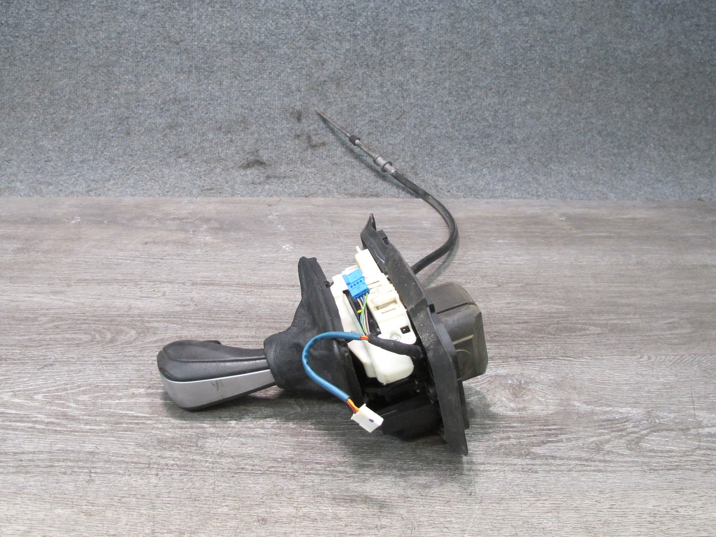 08-13 BMW E82 E88 135i A/T Automatic Transmission Gear Shifter w Boot & Knob OEM