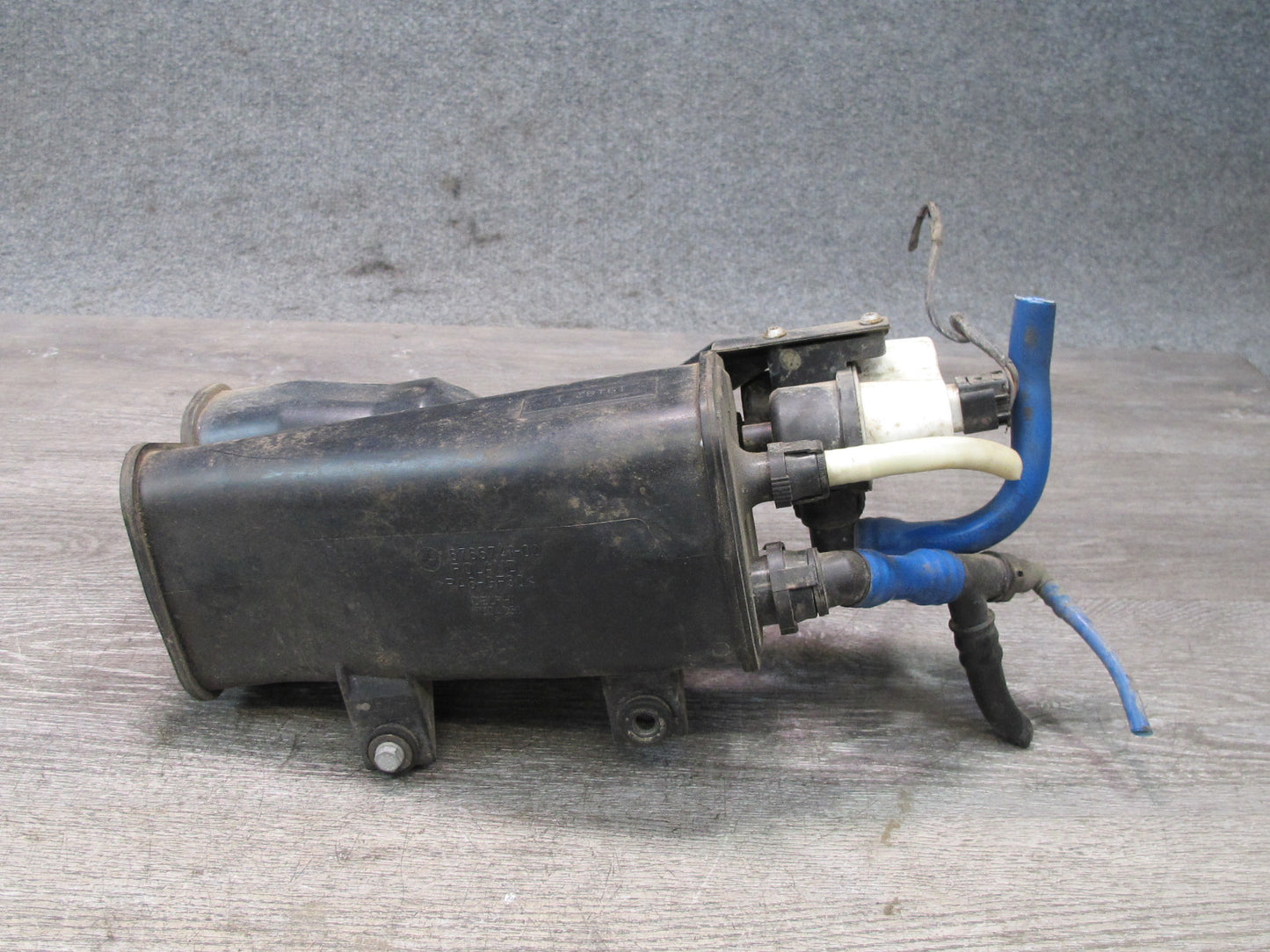 08-13 BMW E82 E88 135i Fuel Evap Vapor Charcoal Canister 6765741 OEM