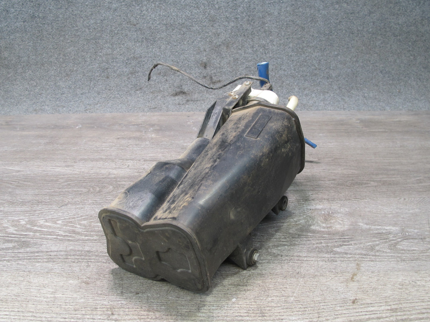 08-13 BMW E82 E88 135i Fuel Evap Vapor Charcoal Canister 6765741 OEM