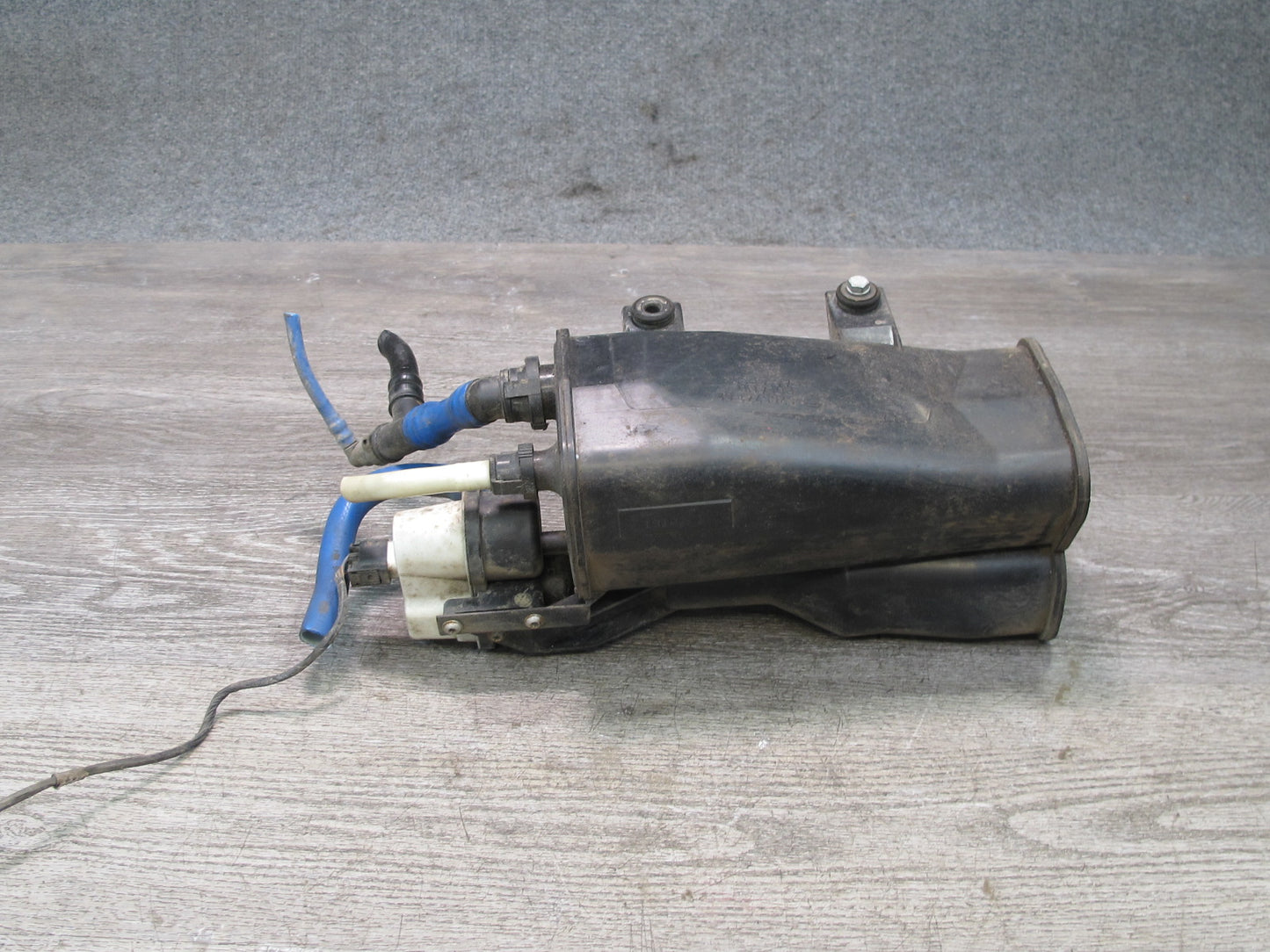 08-13 BMW E82 E88 135i Fuel Evap Vapor Charcoal Canister 6765741 OEM