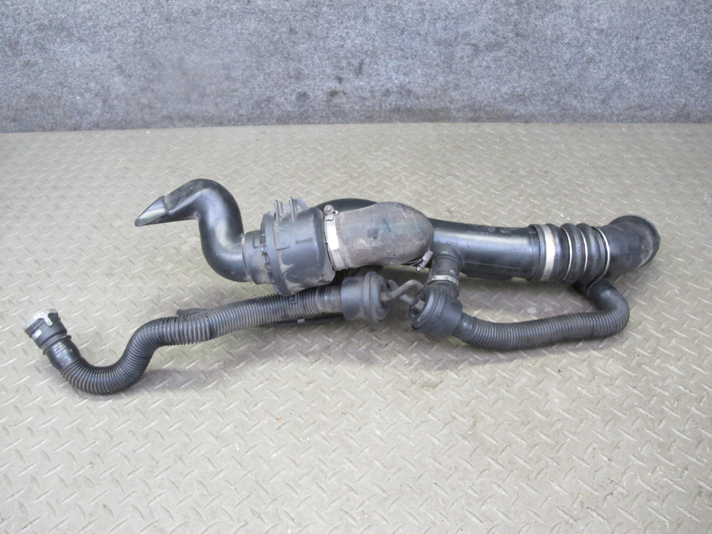 08-10 BMW E82 E88 135i N54 Charge Air Induction Tract Pipe w Hoses 7570069 OEM
