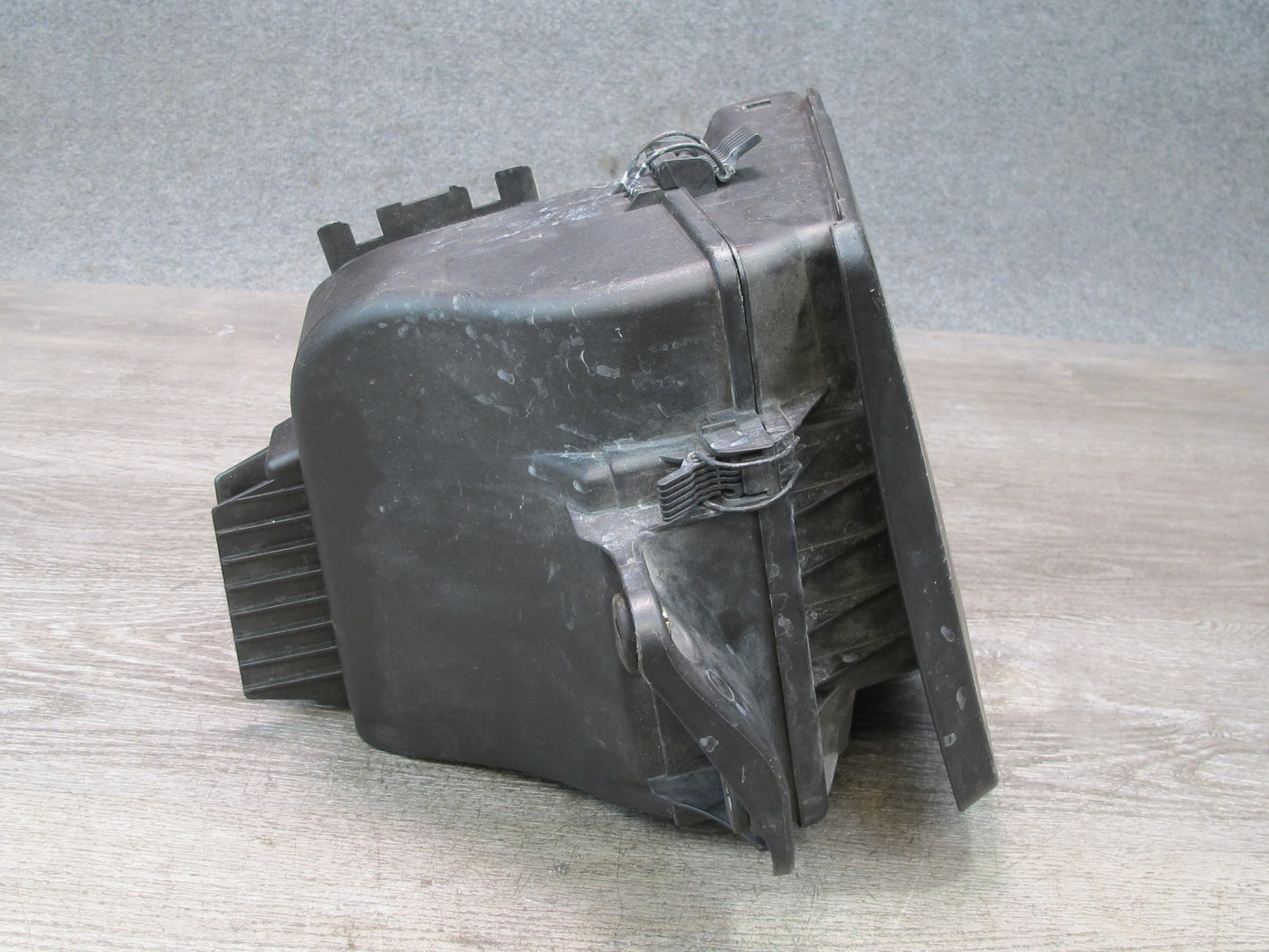 01-06 BMW E46 330ci M54 Air Intake Cleaner Filter Box 7501972 OEM