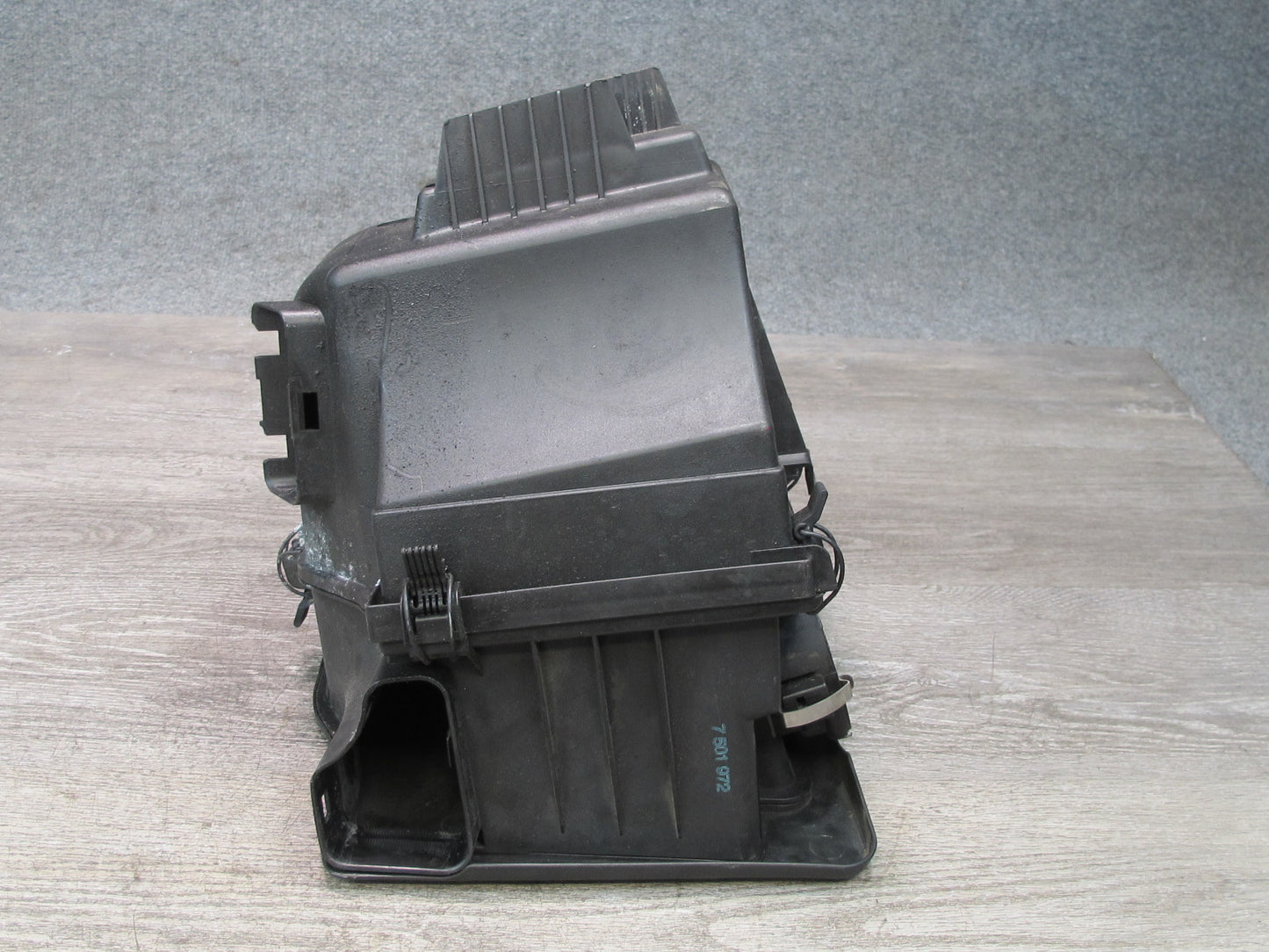 01-06 BMW E46 330ci M54 Air Intake Cleaner Filter Box 7501972 OEM