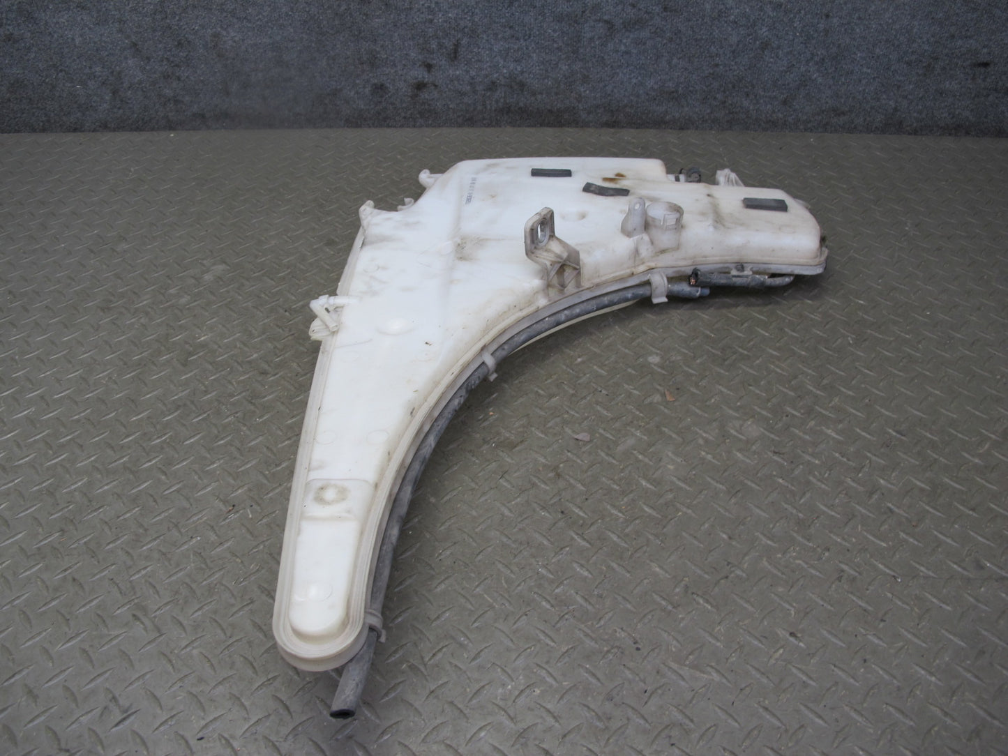 08-13 BMW E82 E88 135i Windshield Washer Fluid Reservoir Tank 7229536 OEM