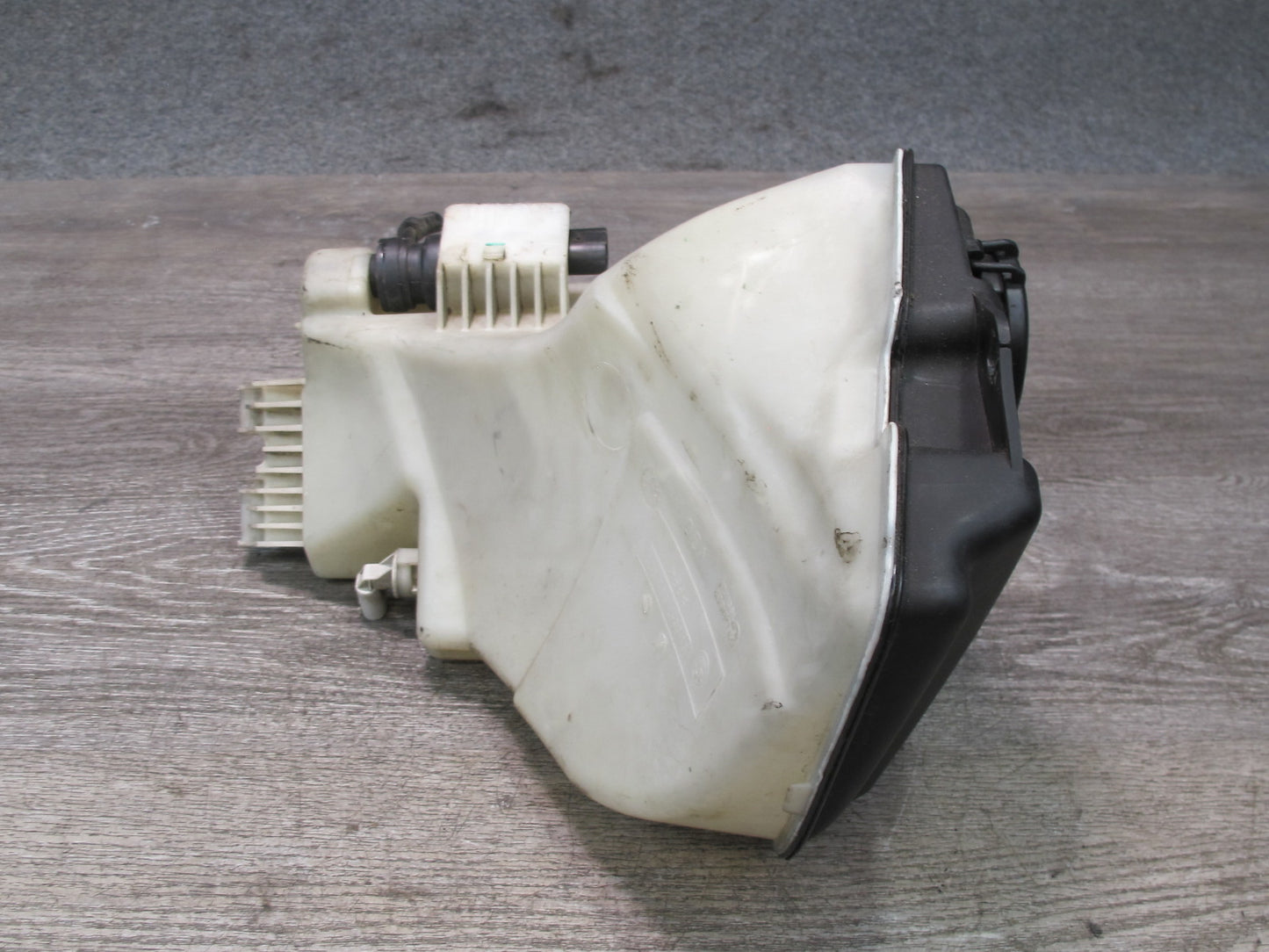 01-06 BMW E46 330ci Windshield Washer Fluid Reservoir Tank w Pump 7007970 OEM