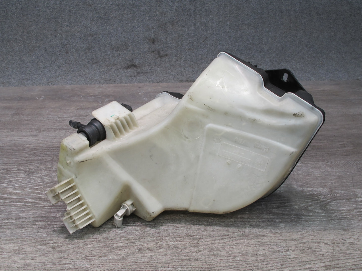 01-06 BMW E46 330ci Windshield Washer Fluid Reservoir Tank w Pump 7007970 OEM