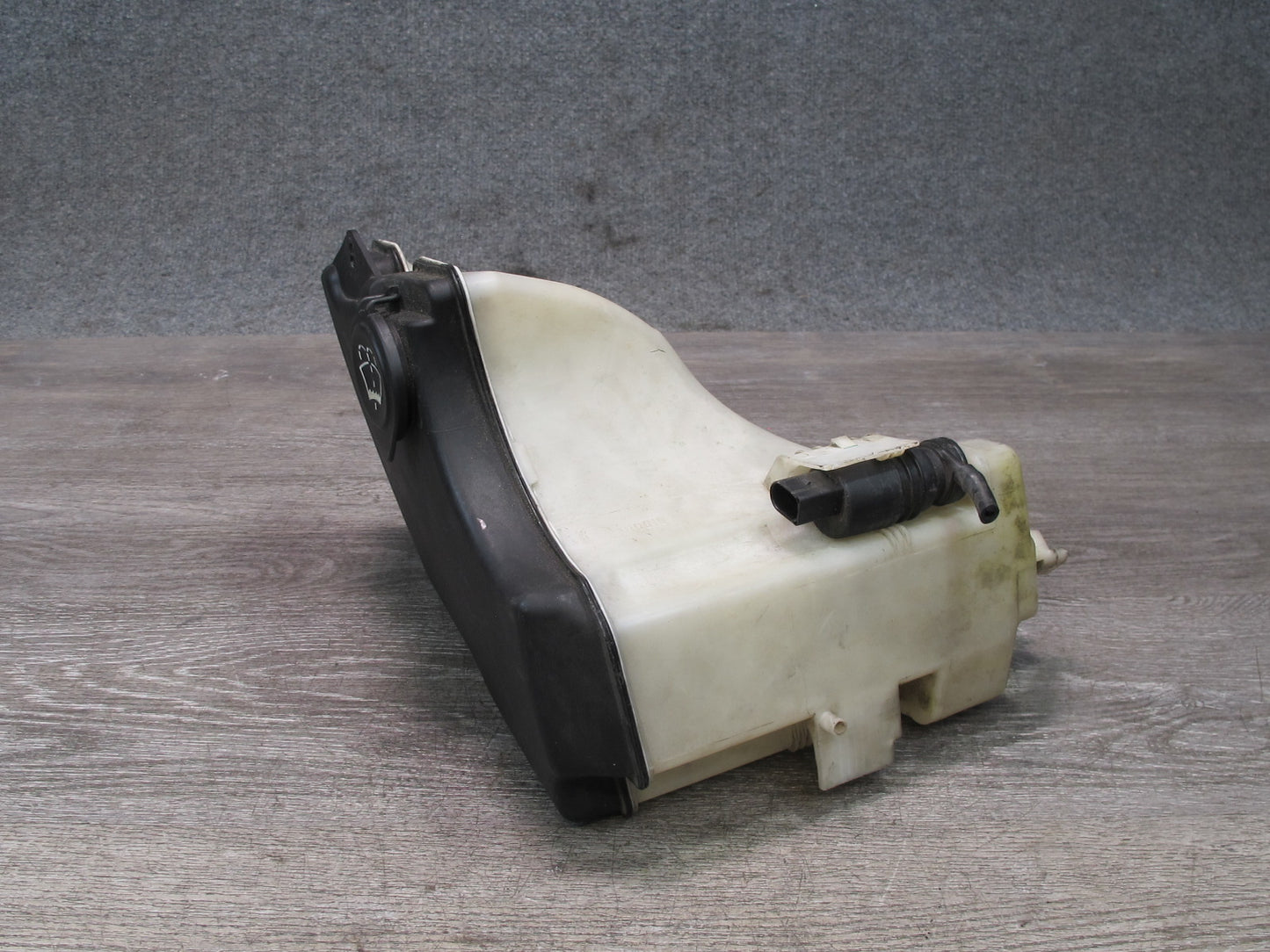 01-06 BMW E46 330ci Windshield Washer Fluid Reservoir Tank w Pump 7007970 OEM