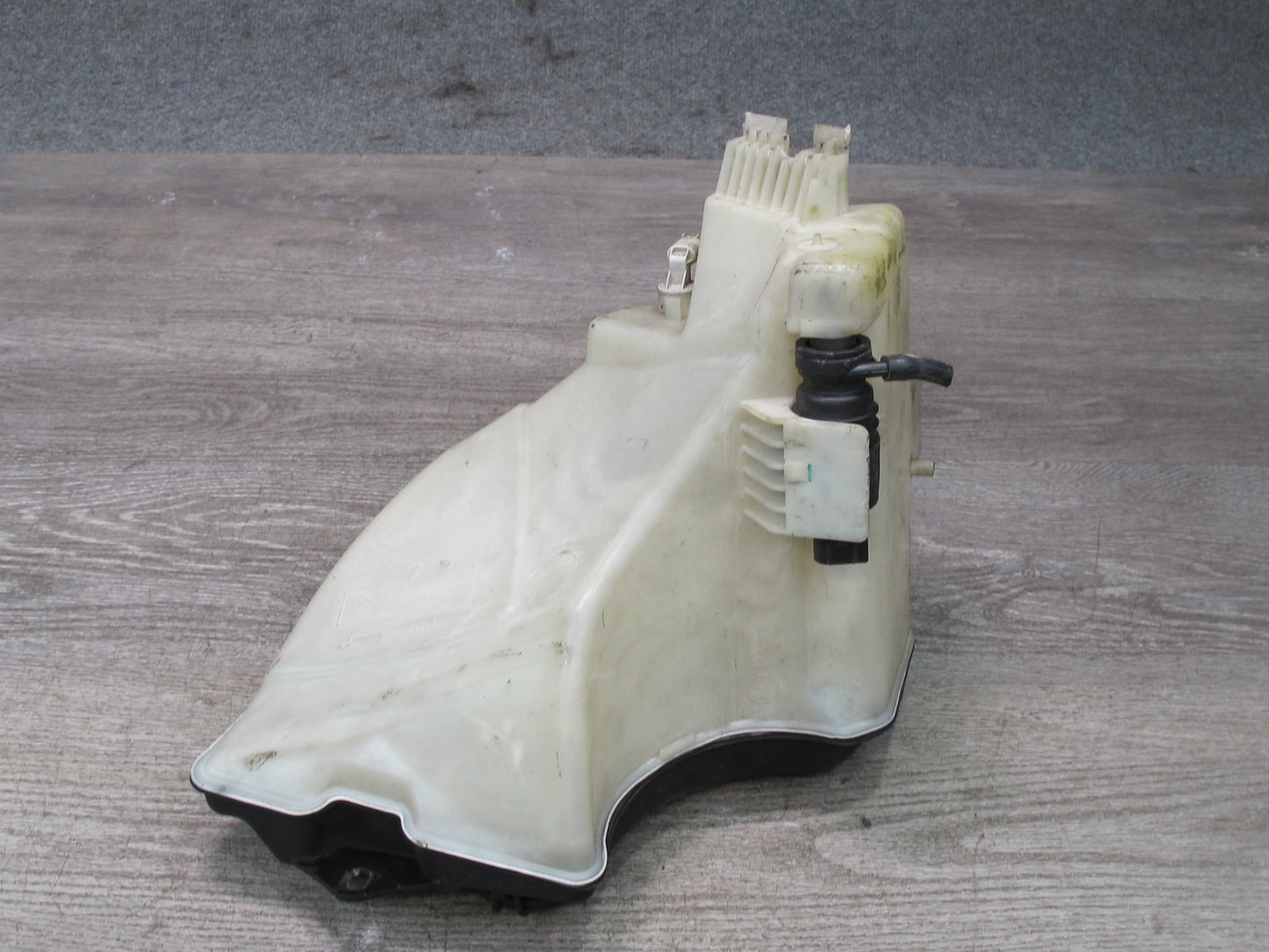 01-06 BMW E46 330ci Windshield Washer Fluid Reservoir Tank w Pump 7007970 OEM