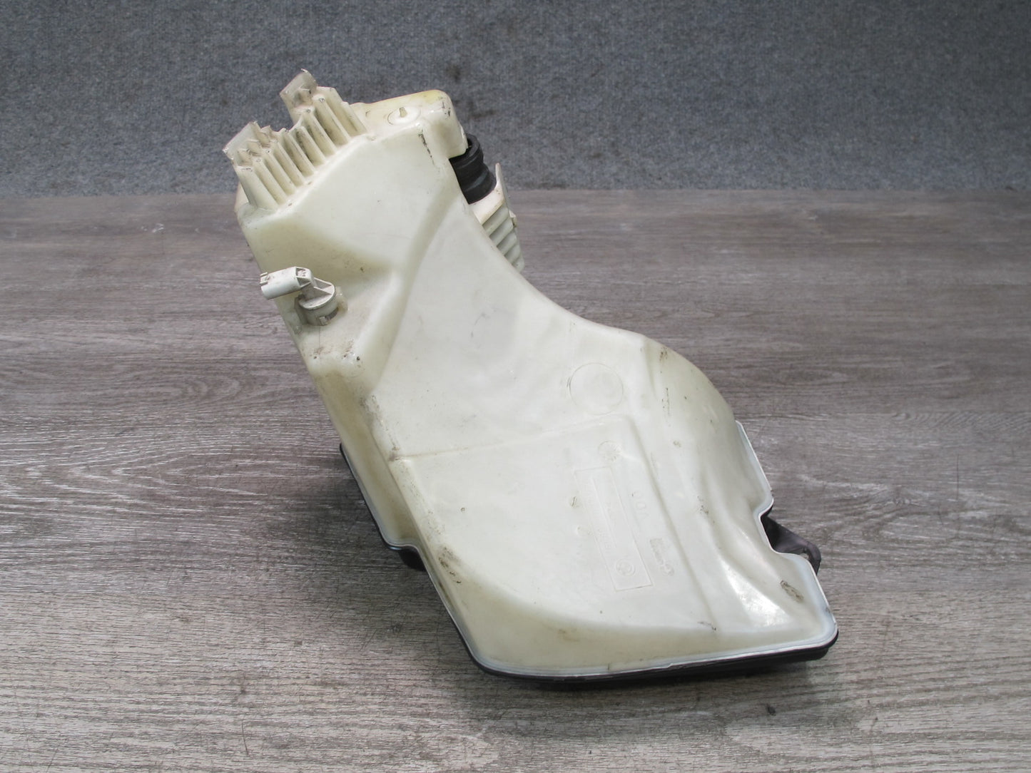 01-06 BMW E46 330ci Windshield Washer Fluid Reservoir Tank w Pump 7007970 OEM