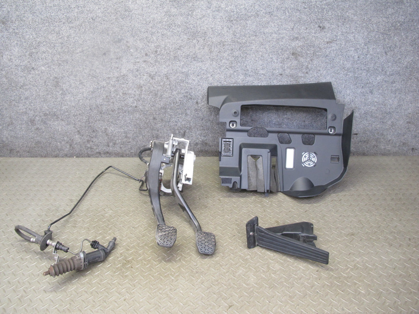 12-15 BMW F30 335i M/T Clutch Brake Gas Acceleration Pedal Cylinder Set OEM