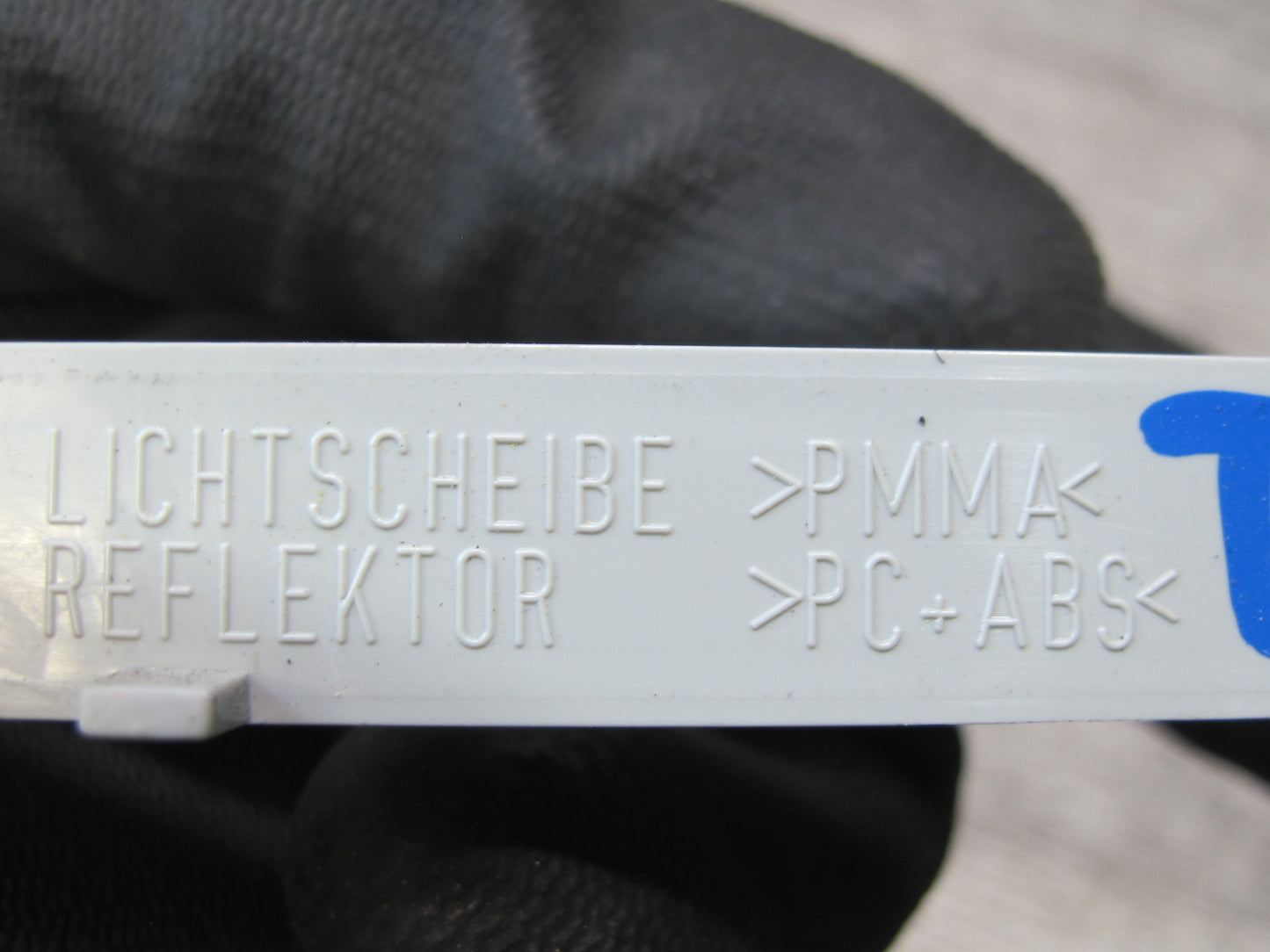 01-06 BMW E46 330ci Convertible Rear Third 3RD Brake Stop Light Lamp 6920740 OEM