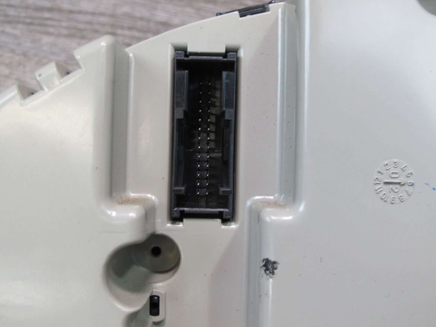 01-06 BMW E46 330ci Convertible A/T Speedometer Instrument Cluster 6915270 OEM