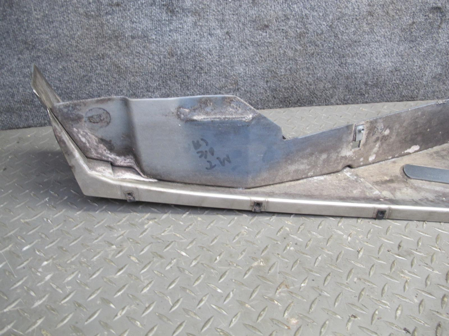 2003-2009 Hummer H2 Front Left Driver Side Fender Shell Cover Panel 15062999