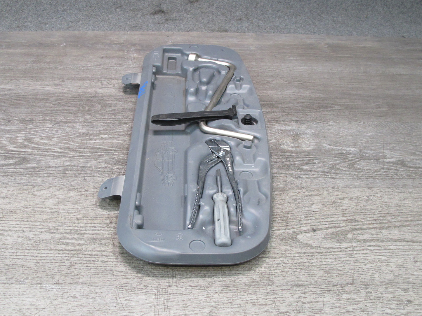 01-06 BMW E46 330ci Convertible Trunk Spare Tire Wrench Tool KIT w Case OEM