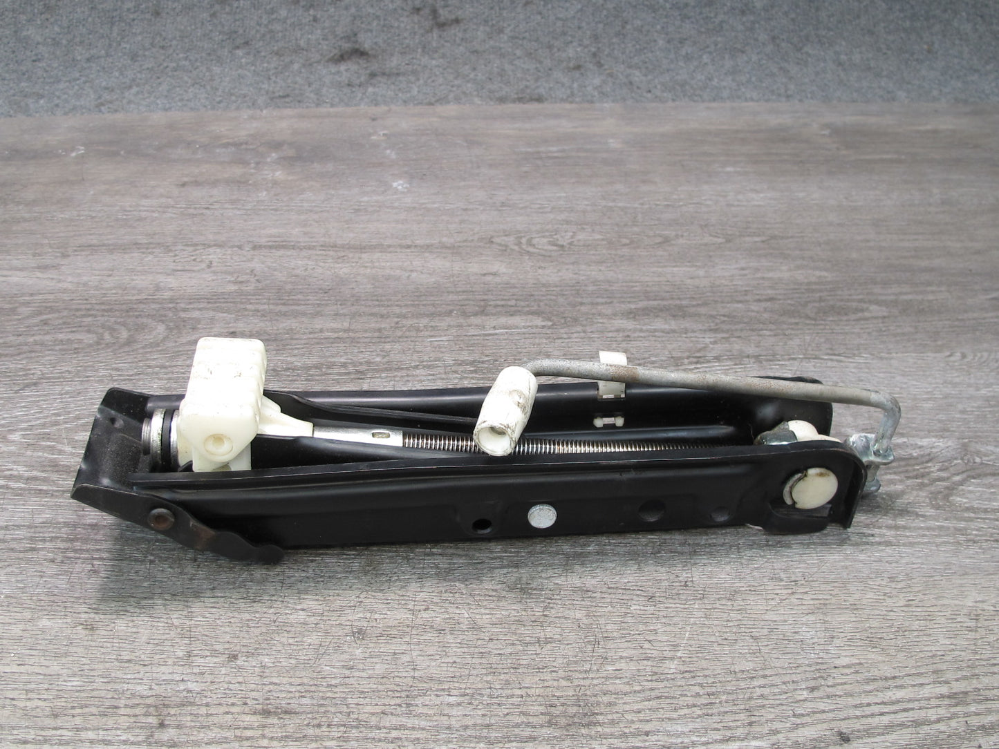 01-06 BMW E46 330ci 3-SERIES Emergency Spare Tire Lift Jack 1096202 OEM