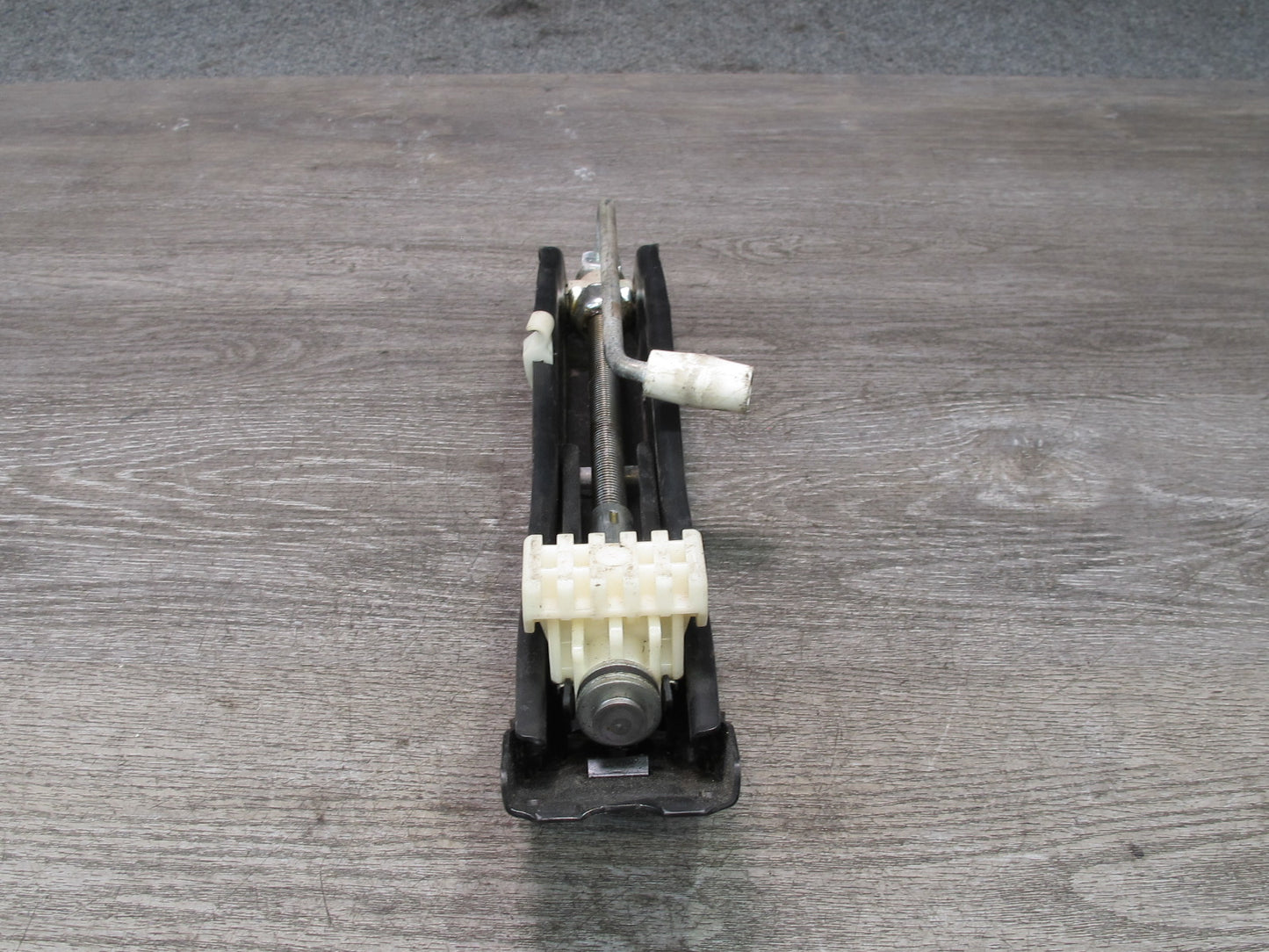 01-06 BMW E46 330ci 3-SERIES Emergency Spare Tire Lift Jack 1096202 OEM