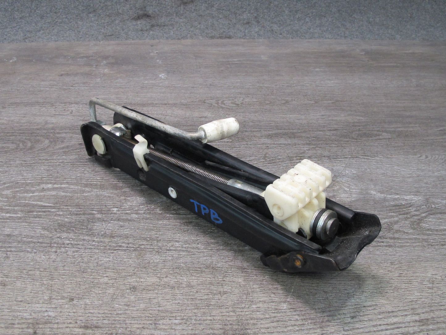 01-06 BMW E46 330ci 3-SERIES Emergency Spare Tire Lift Jack 1096202 OEM