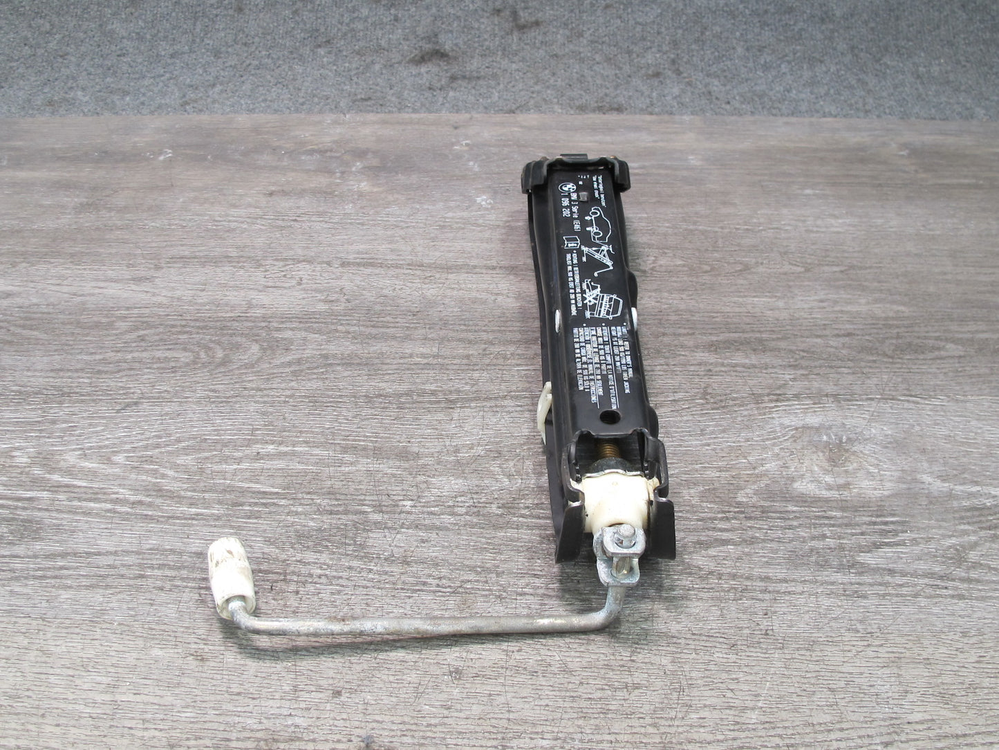 01-06 BMW E46 330ci 3-SERIES Emergency Spare Tire Lift Jack 1096202 OEM