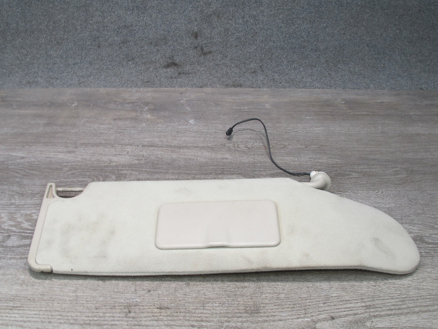 2003 -2007 Hummer H2 Front Right Pass Side Sun Visor Shade W/ Mirror