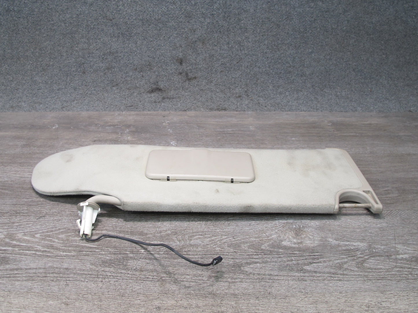 2003 -2007 Hummer H2 Front Right Pass Side Sun Visor Shade W/ Mirror