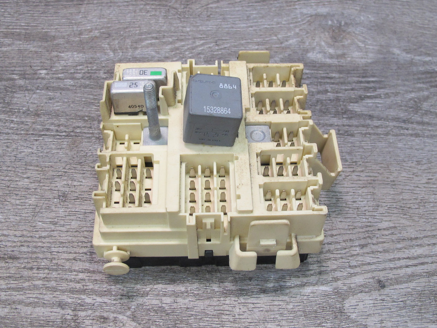 2003-2007 Hummer H2 Dash Board Relay Fuse Junction Box 15190658