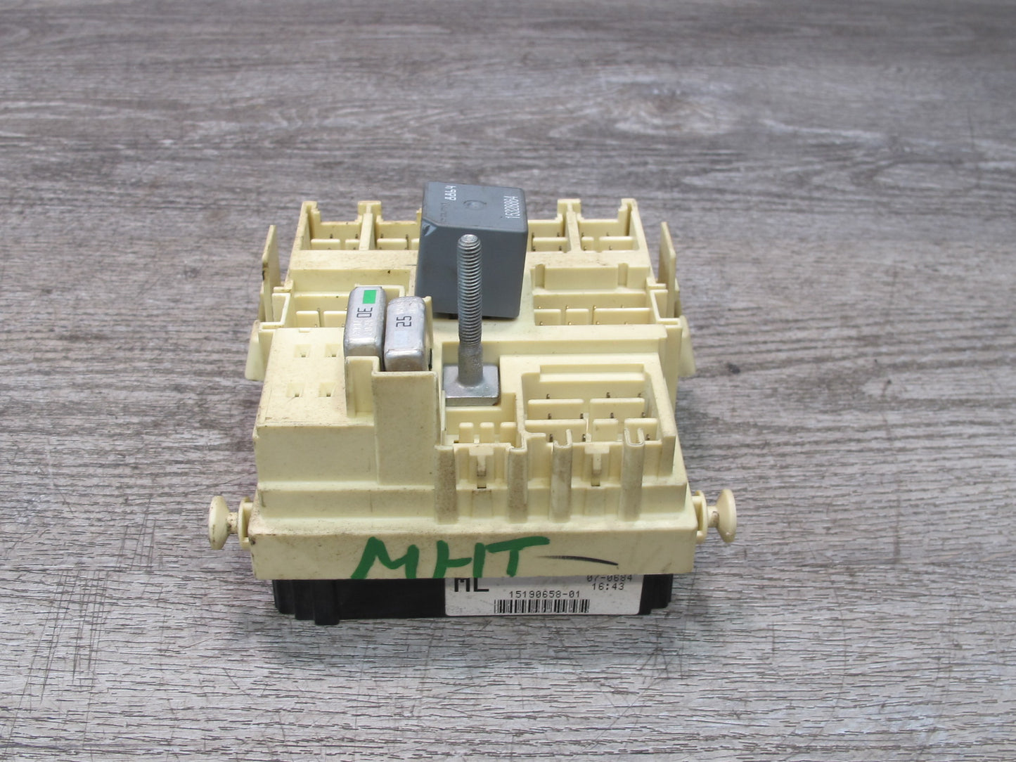 2003-2007 Hummer H2 Dash Board Relay Fuse Junction Box 15190658