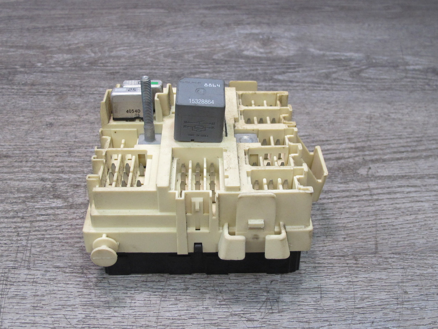 2003-2007 Hummer H2 Dash Board Relay Fuse Junction Box 15190658