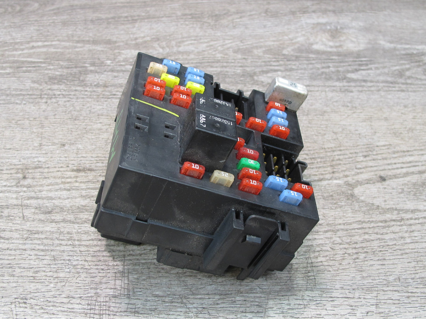 2003-2007 Hummer H2 Under Dash Interior Fuse Relay Box 15058033