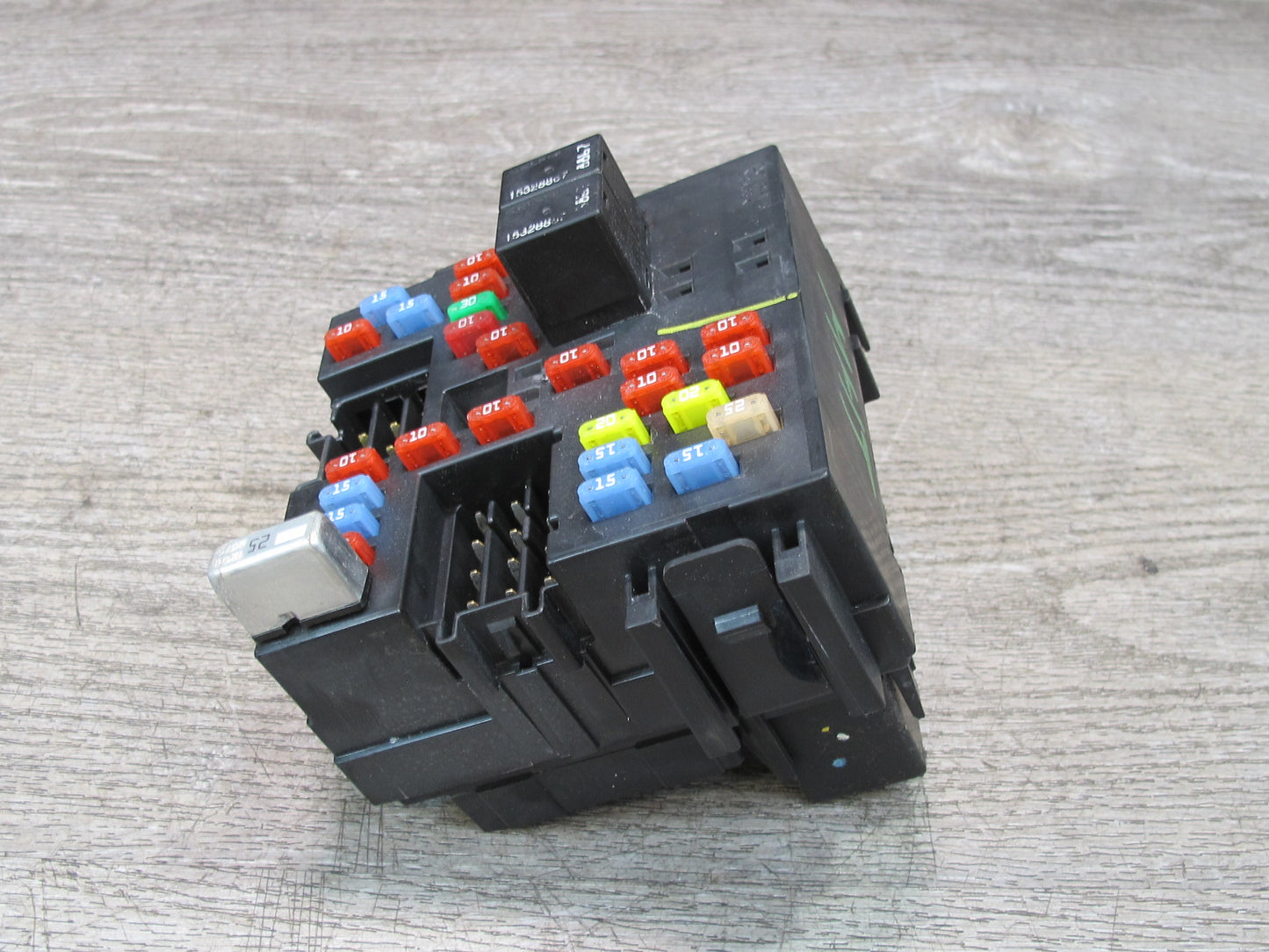 2003-2007 Hummer H2 Under Dash Interior Fuse Relay Box 15058033