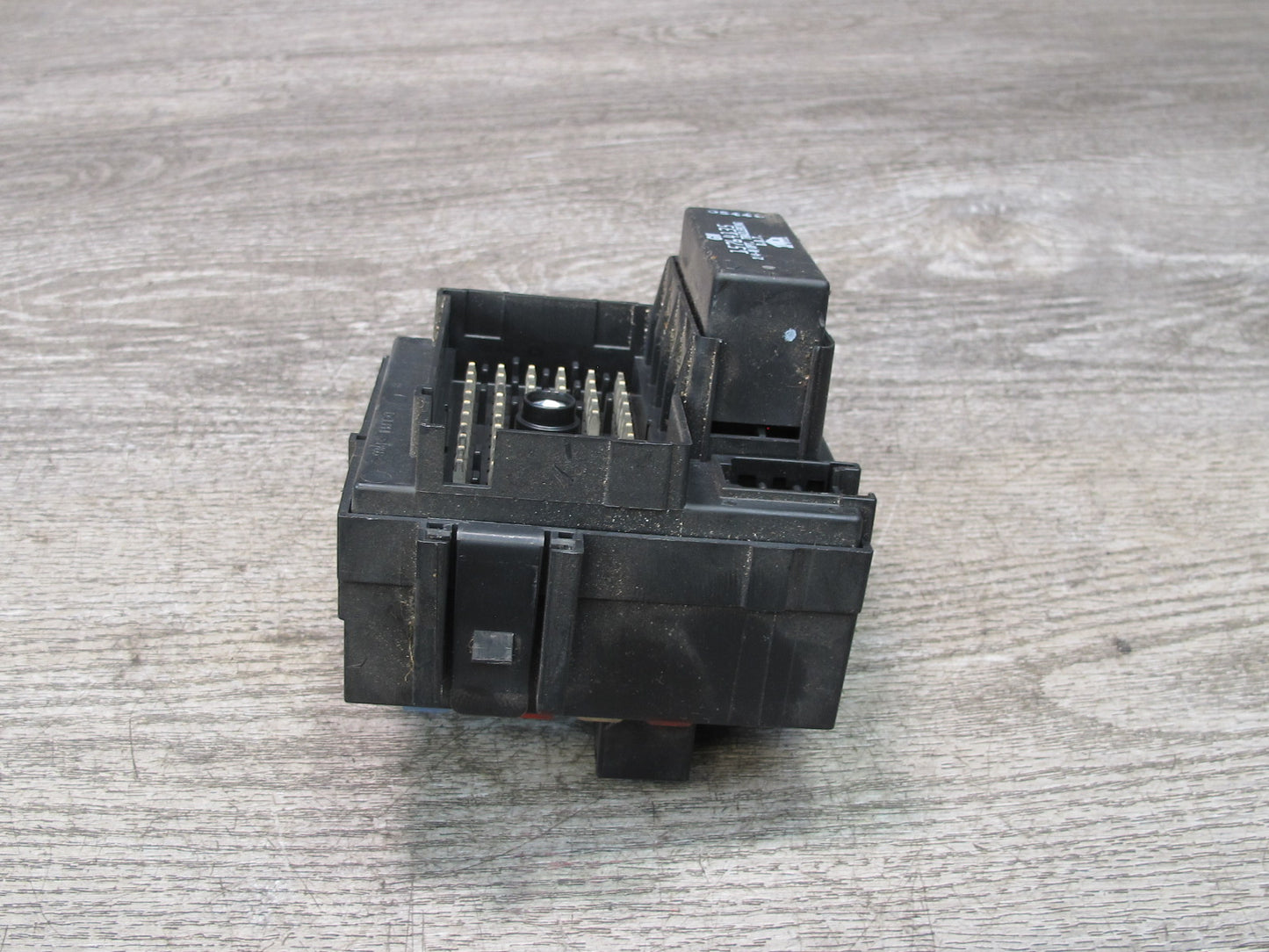 2003-2007 Hummer H2 Under Dash Interior Fuse Relay Box 15058033