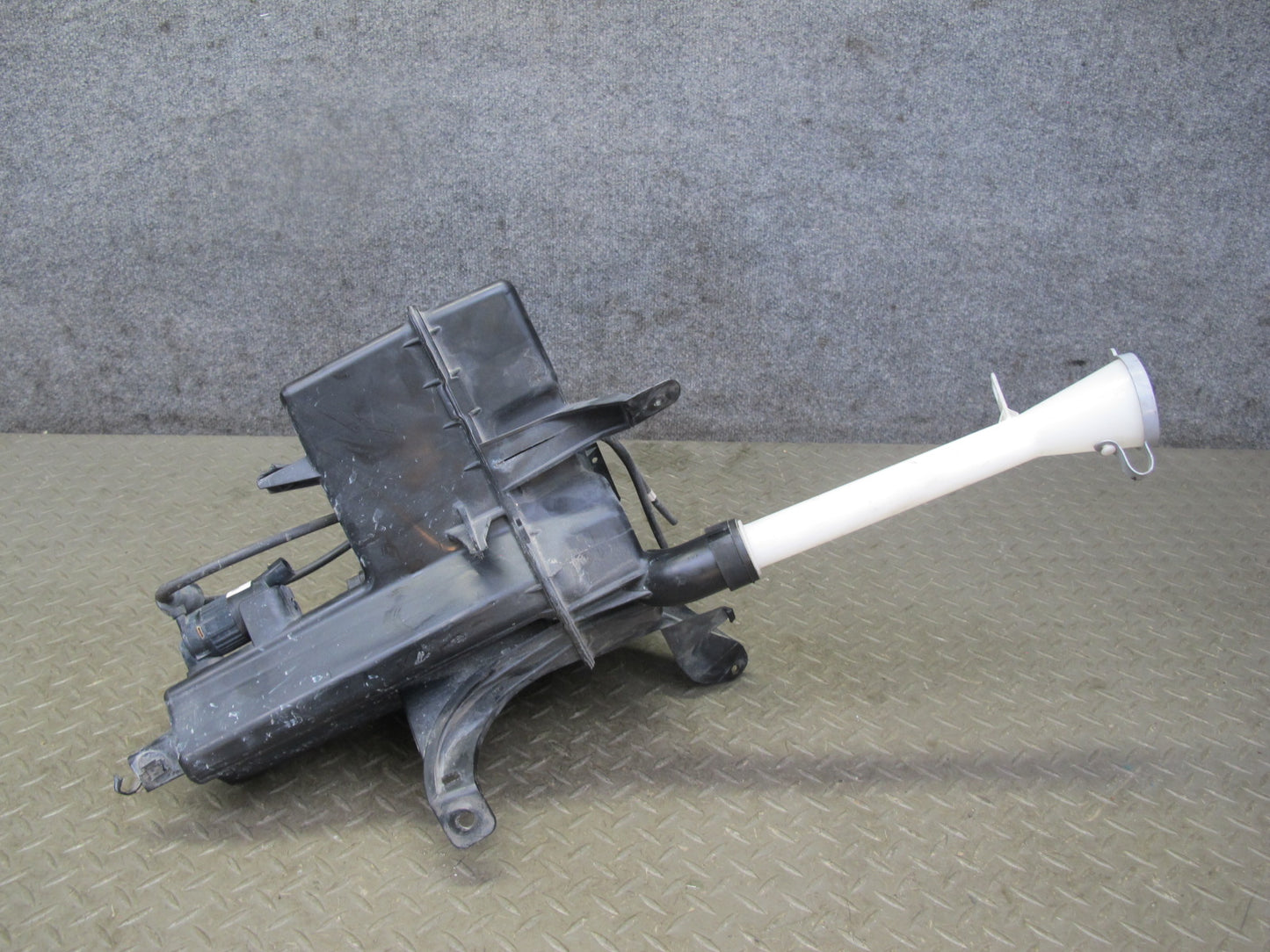 2014-2020 Infiniti QX60 Windshield Washer Fluid Reservoir Tank w Pump