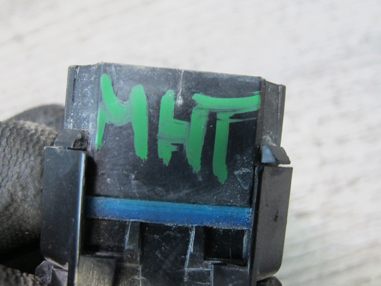 2003-2007 Hummer H2 Rear Door Window Switch W/ Trim 15093146