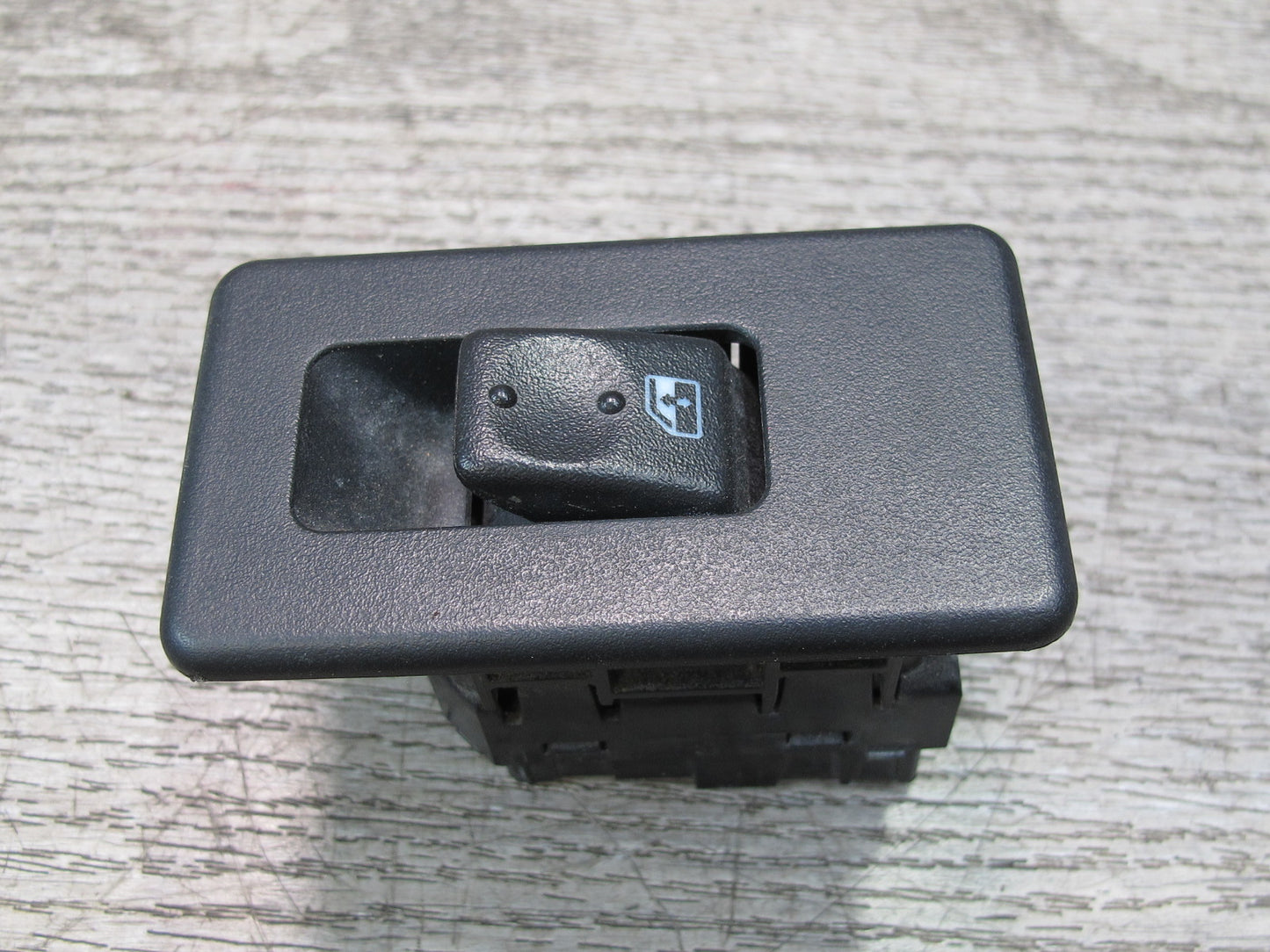 2003-2007 Hummer H2 Rear Door Window Switch W/ Trim 15093146