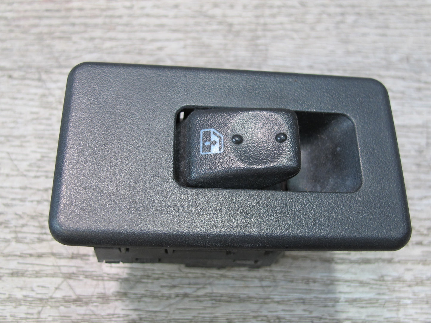 2003-2007 Hummer H2 Rear Door Window Switch W/ Trim 15093146