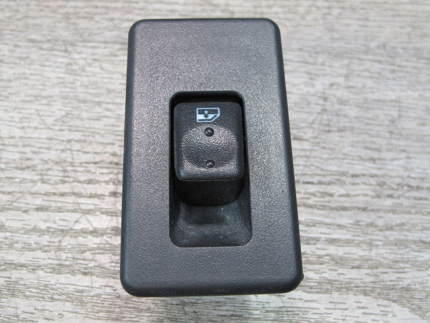 2003-2007 Hummer H2 Rear Door Window Switch W/ Trim 15093146