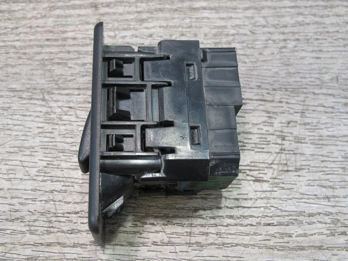 2003-2007 Hummer H2 Rear Door Window Switch W/ Trim 15093146