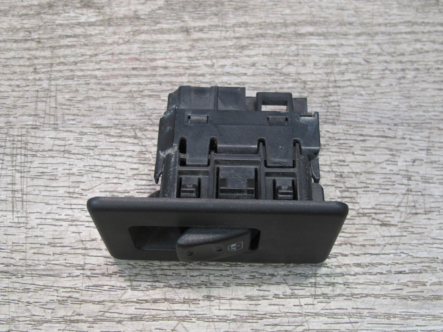 2003-2007 Hummer H2 Rear Door Window Switch W/ Trim 15093146