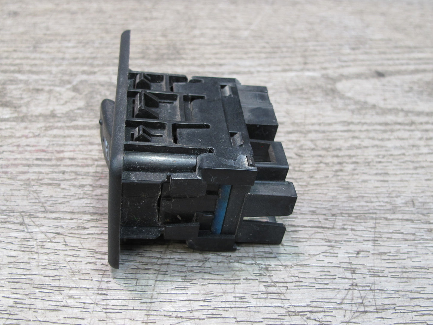 2003-2007 Hummer H2 Rear Door Window Switch W/ Trim 15093146
